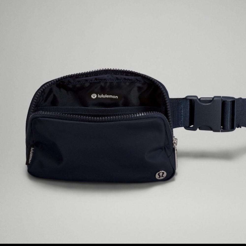 NWT 🍋 Lululemon 🍋Everywhere Belt Bag Navy True! Rare Color - Picture 6 of 6